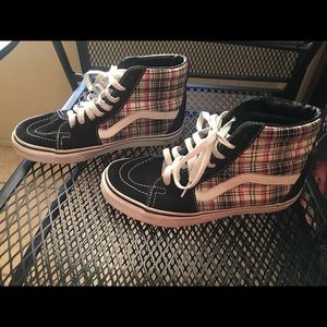 Make an offer 🎵 Black high top Vans